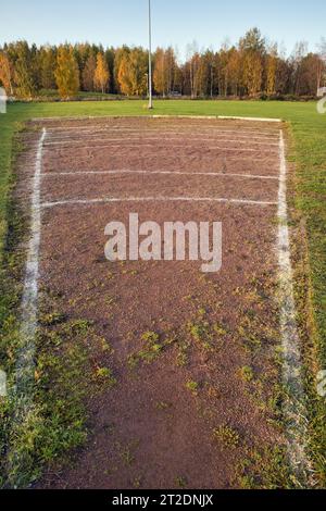 il vecchio colpo ha messo le linee dei box su una pista di atletica all'aperto Foto Stock