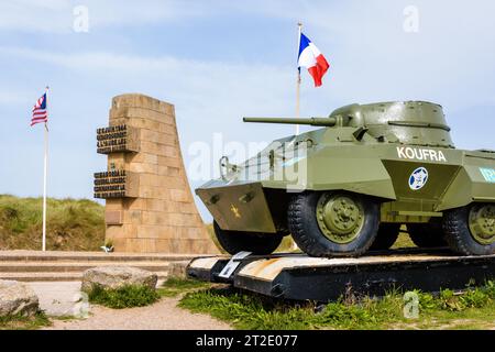 Veicolo corazzato al memoriale dello sbarco in Normandia delle forze alleate e della 2a Divisione corazzata francese del generale Leclerc a Utah Beach. Foto Stock