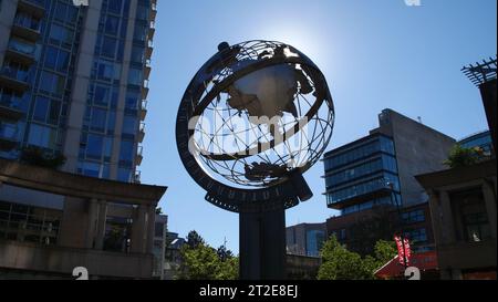 Scultura International Village Globe Vancouver Foto Stock