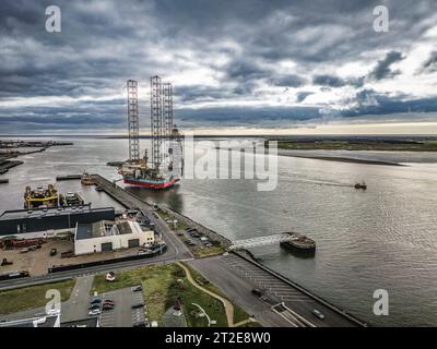Impianti petroliferi nel porto di Esbjerg, nel Mare del Nord, Danimarca Foto Stock