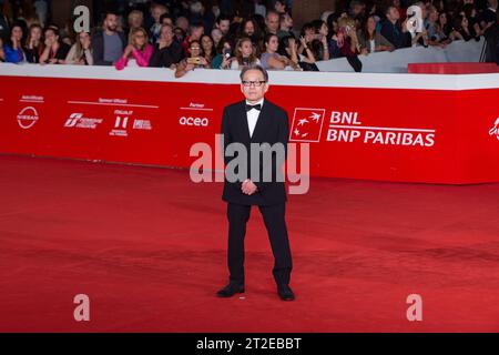 18 ottobre 2023, Roma, Italia: Il compositore giapponese Shigeru Umebayashi partecipa al Red carpet della serata di apertura della diciottesima edizione del Festival del Cinema di Roma, il 18 ottobre 2023 (Credit Image: © Matteo Nardone/Pacific Press via ZUMA Press Wire) SOLO USO EDITORIALE! Non per USO commerciale! Foto Stock