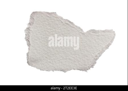 primo piano di un pezzo di carta ad acquerello bianco strappato con spazio di copiatura. carta strappata isolata su sfondo bianco. Foto Stock