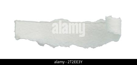 primo piano di un pezzo di carta ad acquerello bianco strappato con spazio di copiatura. carta strappata isolata su sfondo bianco. Foto Stock