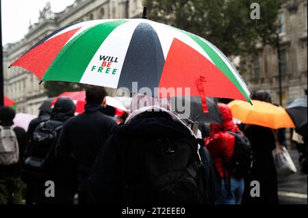 Londra 18 ottobre 2023. Downing Street. Veglia per la Palestina, compresi quelli uccisi all'ospedale al-Ahli di Gaza Foto Stock