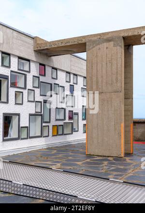 Dettagli sul tetto della Maison d'Habitation di le Corbusier a Reze a sud di Nantes. Conosciuto anche come la Maison Radieuse le Corbusier. Foto Stock