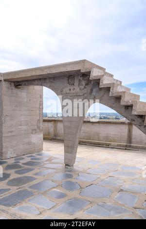 Dettagli sul tetto della Maison d'Habitation di le Corbusier a Reze a sud di Nantes. Conosciuto anche come la Maison Radieuse le Corbusier. Foto Stock