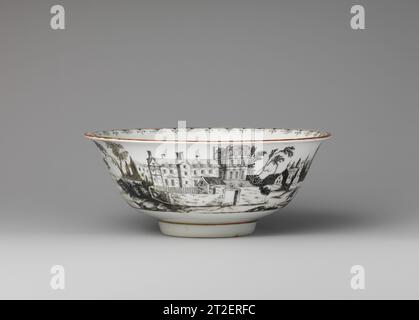 Slip Bowl Manufactory Vienna Factory Director Claudius Innocentius Du Paquier periodo austriaco ca. 1735 il dipinto tour-de-force di un paesaggio continuo su questa ciotola mostra il livello di qualità che la porcellana di Schwarzlot era in grado di raggiungere a Du Paquier. Il nome dell'artista è sconosciuto, ma la sua mano è evidente su altri pezzi dipinti con simili vedute olandesi o italiane. I paesaggi monocromatici, dipinti in nero, viola o rosso, sembrano essere stati popolari nella manifattura negli anni '1730 Foto Stock