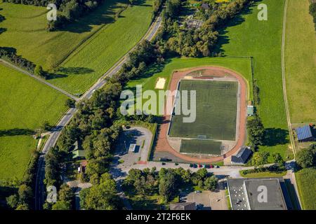 Luftbild, Sportplatz am Krumpaul, Balve, Sauerland, Nordrhein-Westfalen, Deutschland ACHTUNGxMINDESTHONORARx60xEURO *** Vista aerea, campo sportivo AM Krumpaul, Balve, Sauerland, Renania settentrionale-Vestfalia, Germania ATTENTIONxMINESTHONORARx60xEURO Foto Stock