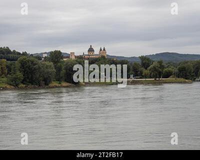 Vista sul Danubio fino all'abbazia di Melk, Wachau, bassa Austria, Austria Foto Stock