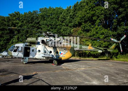 Elicottero da trasporto mi-171 dell'Aeronautica ceca in speciale programma di anniversario. Foto Stock