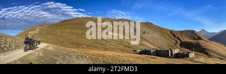 Moto BMW R1200 GS Adventure a forte Jafferau, Bardonecchia, Piemonte, Italia Foto Stock