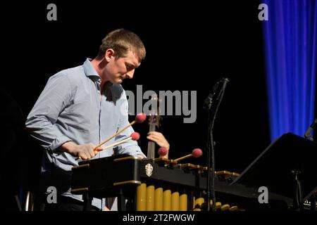 Il vibrafonista jazz Jonny Mansfield suona dal vivo con Jonny Mansfield Quintet, Scarborough Jazz Festival 2023 Foto Stock