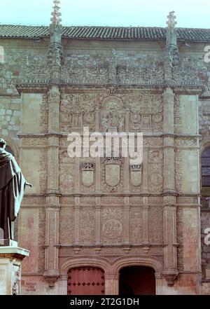 FACHADA PLATERESCA DE LA UNIVERSIDAD DE SALAMANCA -1553 - FOTO AÑOS 60. Ubicazione: UNIVERSIDAD. SALAMANCA. SPAGNA. Foto Stock