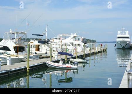 Vista panoramica del porticciolo di Bay Street a Sag Harbor, New York Foto Stock