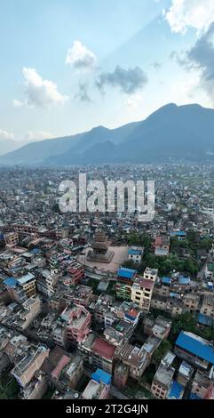 Vista aerea del Tempio di Uma Maheshwar, Kirtipur, Nepal. Kathmandu. Palazzi ed edifici. Terrazze e case, strade cittadine. 10-13-2023 Foto Stock