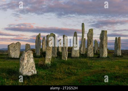 Le pietre di Callanish sono un misterioso e maestoso cerchio di pietre megalitiche sull'isola di Lewis nelle Ebridi esterne della Scozia. Foto Stock