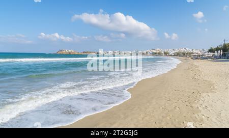 La spiaggia di Agios Georgios è una continuazione della spiaggia di Agios Prokopios sull'isola di Naxos in Grecia Foto Stock