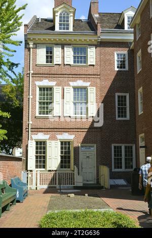 Macchina da stampa del XVIII secolo, ricostruzione di un negozio a Franklin Court, Philadelphia, Pennsylvania. Stati Uniti Foto Stock