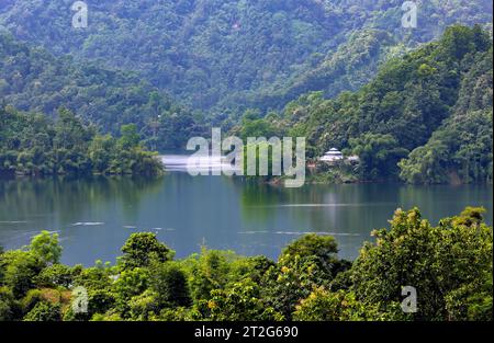 Bellezza del lago Kaptai. Questa foto è stata scattata da Rangamati, Chittagong, Bangladesh. Foto Stock