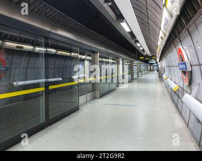 Binario della Jubilee Line presso la stazione della metropolitana di Westminster, Londra, Inghilterra Foto Stock