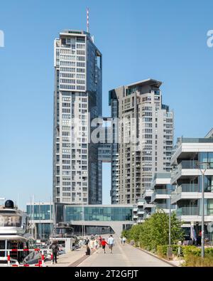 Edificio per uffici e grattacieli residenziali di Sea Towers a Gdynia Marina, Gdynia, Polonia, Europa, UE Foto Stock