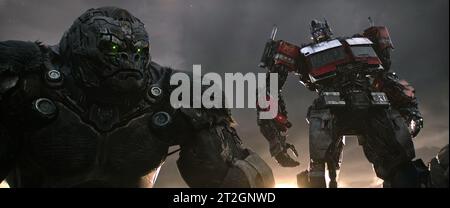 Transformers Rise of the Beasts Gorilla Maximal e Optimus prime Foto Stock