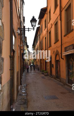 Firenze, Italia. 17 settembre 2023. Le stradine strette e romantiche del centro storico di Firenze. Foto di alta qualità Foto Stock