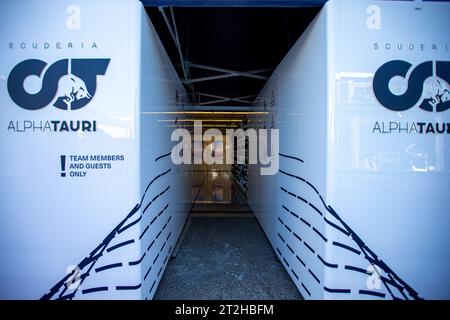 Austin, Texas, USA. 19 ottobre 2023. Scuderia AlphaTauri Box.durante LA FORMULA 1 LENOVO UNITED STATES GRAND PRIX 2023 - dal 19 ottobre al 22 ottobre 2023 Circuit of Americas, Austin, Texas, USA (Credit Image: © Alessio De Marco/ZUMA Press Wire) SOLO PER USO EDITORIALE! Non per USO commerciale! Foto Stock