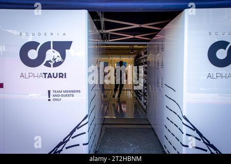 Austin, Texas, USA. 19 ottobre 2023. Scuderia AlphaTauri Box.durante LA FORMULA 1 LENOVO UNITED STATES GRAND PRIX 2023 - dal 19 ottobre al 22 ottobre 2023 Circuit of Americas, Austin, Texas, USA (Credit Image: © Alessio De Marco/ZUMA Press Wire) SOLO PER USO EDITORIALE! Non per USO commerciale! Foto Stock