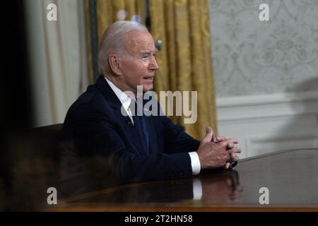 Washington, Vereinigte Staaten. 19 ottobre 2023. Il presidente degli Stati Uniti Joe Biden si rivolge alla nazione dall'Ufficio ovale della Casa Bianca a Washington, DC il 19 ottobre 2023. Crediti: Yuri Gripas/Pool tramite CNP/dpa/Alamy Live News Foto Stock