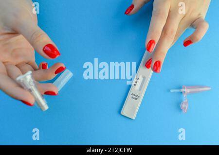 Kit per test COVID-19 per la rilevazione di anticorpi IgM/IgG e immunità in 15 minuti. Foto Stock