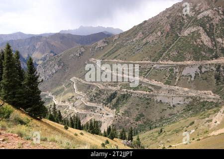 Il passo Moldo-Ashuu, distretto della regione di Songkol nel Kirghizistan occidentale Foto Stock