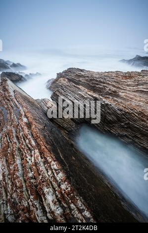 Aspro paesaggio costiero al Montana De Oro State Park, California. Foto Stock