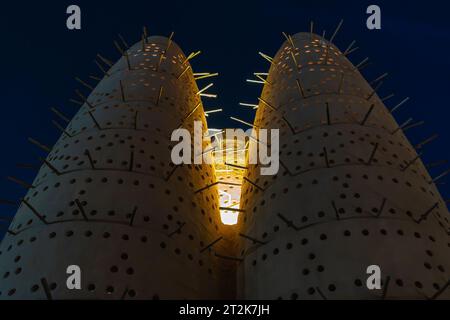 Torrette di piccione nel villaggio culturale Katara, Doha, Qatar. Foto Stock