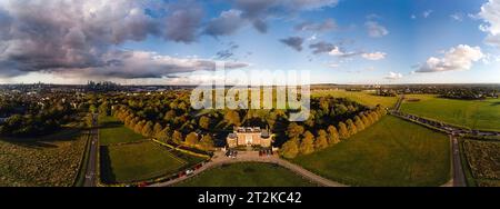 Vista della casa dei Ranger da Blackheath Common, Greenwich, Inghilterra Foto Stock