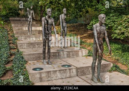 Memoriale alle vittime del comunismo, 2002, di Olbram Zoubek, ispirato alle opere di Alberto Giacometti, via Ujezd, Mala strana, Praga, Rep. Ceca Foto Stock