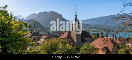 Chiesa di San Maurizio a Talloires, sulle rive del lago di Annecy, in alta Savoia, Francia. Foto Stock