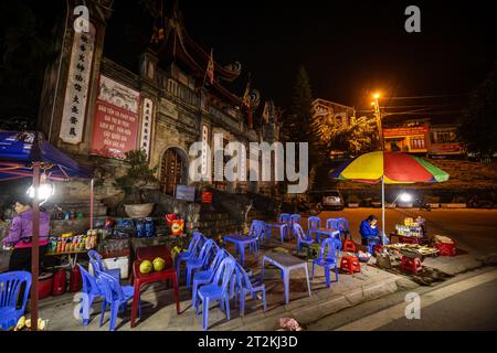 Gente del mercato Bac ha nel Vietnam del Nord Foto Stock