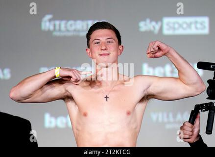 Michael Hennessy Jr durante un Weigh-in al Genesis Cinema di Londra. Data immagine: Venerdì 20 ottobre 2023. Foto Stock