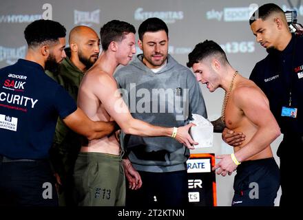 Michael Hennessy Jr (a sinistra) e Joe Laws sono separati l'uno dall'altro dalla sicurezza durante un Weigh-in al Genesis Cinema di Londra. Data immagine: Venerdì 20 ottobre 2023. Foto Stock