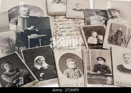 Ritratti in studio d'epoca fine del XIX secolo - inizio del XX secolo, ex Russia Foto Stock