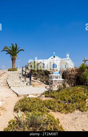 Blu e bianco, chiesa di Agia Thekla, Ayia Napa, Cipro Foto Stock