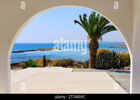 Blu e bianco, chiesa di Agia Thekla, Ayia Napa, Cipro Foto Stock