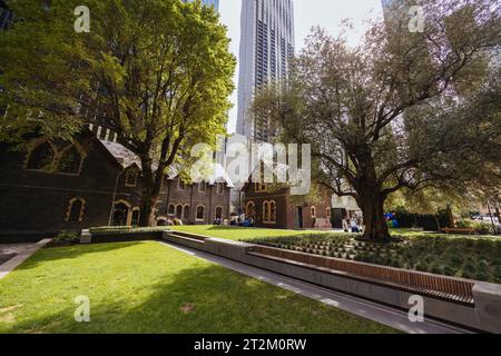 MELBOURNE, AUSTRALIA - 26 MARZO 2023 - Dettagli architettonici a Melbourne Wesley Place e The Manse in una soleggiata giornata autunnale a Melbourne, Victoria, Foto Stock