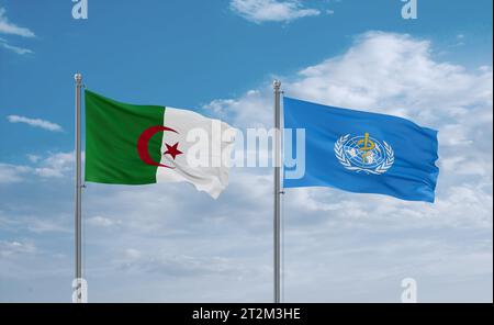 L'Organizzazione Mondiale della Sanità e l'Algeria bandiere che sventolano insieme nel vento su un cielo nuvoloso blu Foto Stock