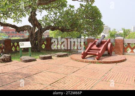 Tainan City, Taiwan, 15 settembre 2023. Vecchio cannone al forte di Anping. Foto Stock