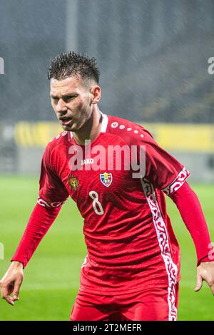 Falkenberg, Svezia. 13 ottobre 2023. Vicu Bulmaga (8) della Moldavia visto durante il match di qualificazione U21 EURO tra Svezia e Moldavia al Falcon non-alcolico Arena di Falkenberg. (Foto: Gonzales Photo - Amanda Persson). Foto Stock