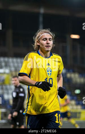 Falkenberg, Svezia. 13 ottobre 2023. Sebastian Nanasi (10), svedese, visto durante il match di qualificazione U21 EURO tra Svezia e Moldavia al Falcon non-alcolico Arena di Falkenberg. (Foto: Gonzales Photo - Amanda Persson). Foto Stock