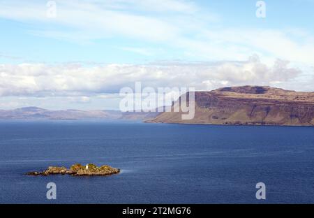 Una vista del Burg, una spettacolare natura selvaggia delle Ebridi sull'isola di Mull nelle Ebridi interne della Scozia Foto Stock