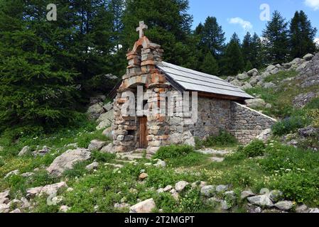 Cappella in pietra secca, Cappella alpina o Cappella rurale, Notre Dame des Monts, Allos Alpes-de-Haute-Provence Francia Foto Stock